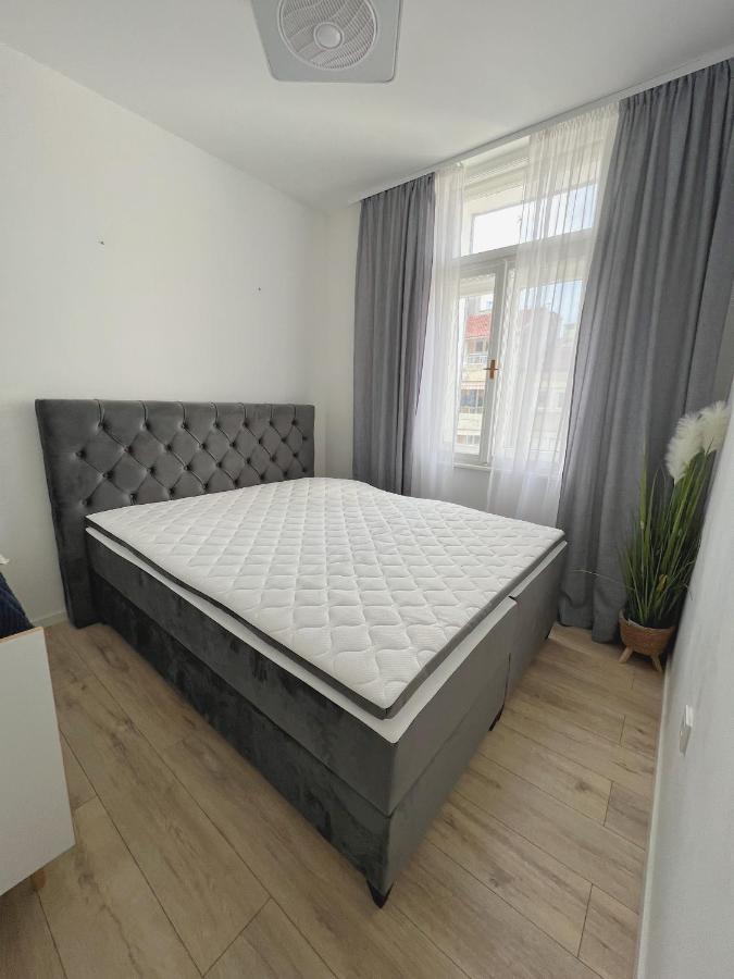 New Stylish & Modern Studio Apart - With Sea View Apartman Póla Kültér fotó